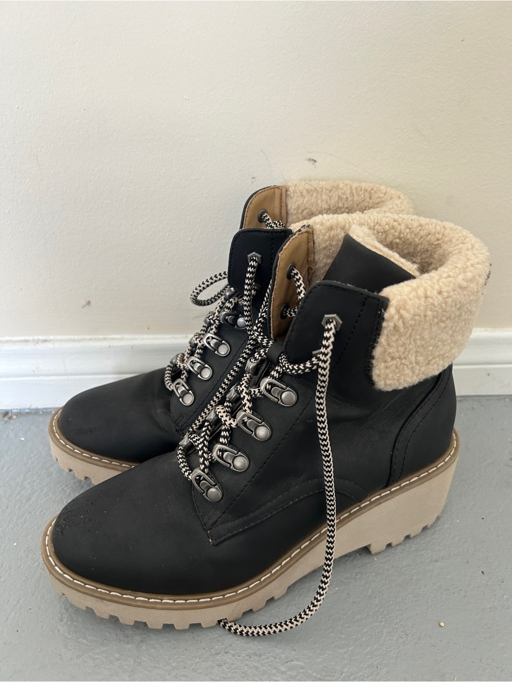 Black Lace-Up Shearling Collar Winter Boots